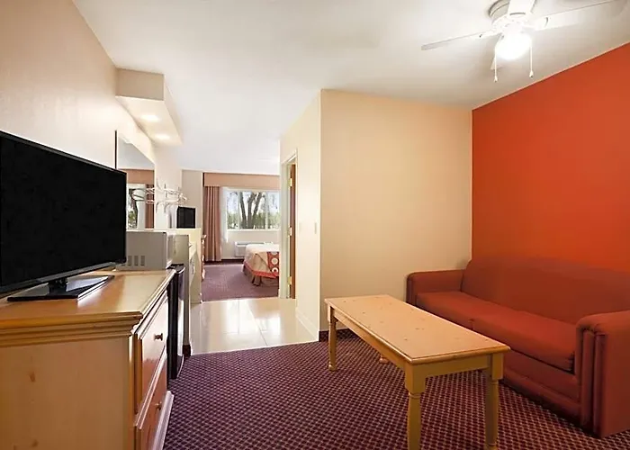 Super 8 By Wyndham Marana/tucson Area